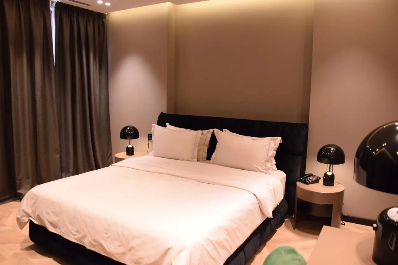 Hotel Unik Tirana 4*,