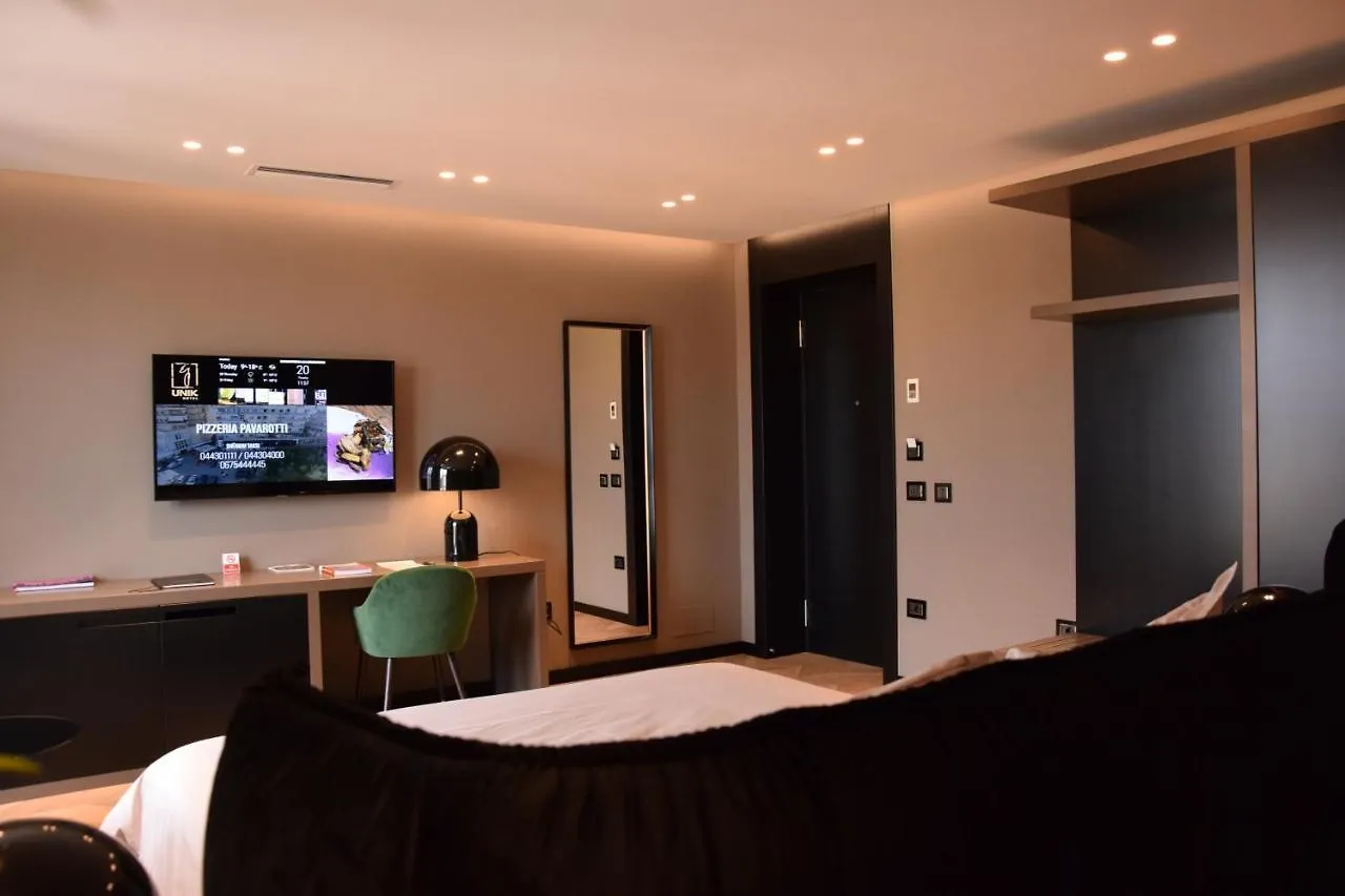 Hotel Unik Tirana 4*,  Albania