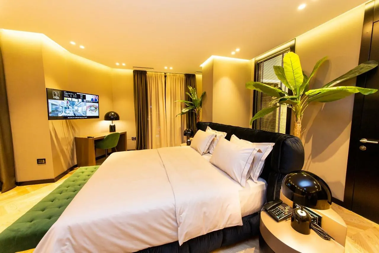 Hotel Unik Selitë e Vogël 4*,