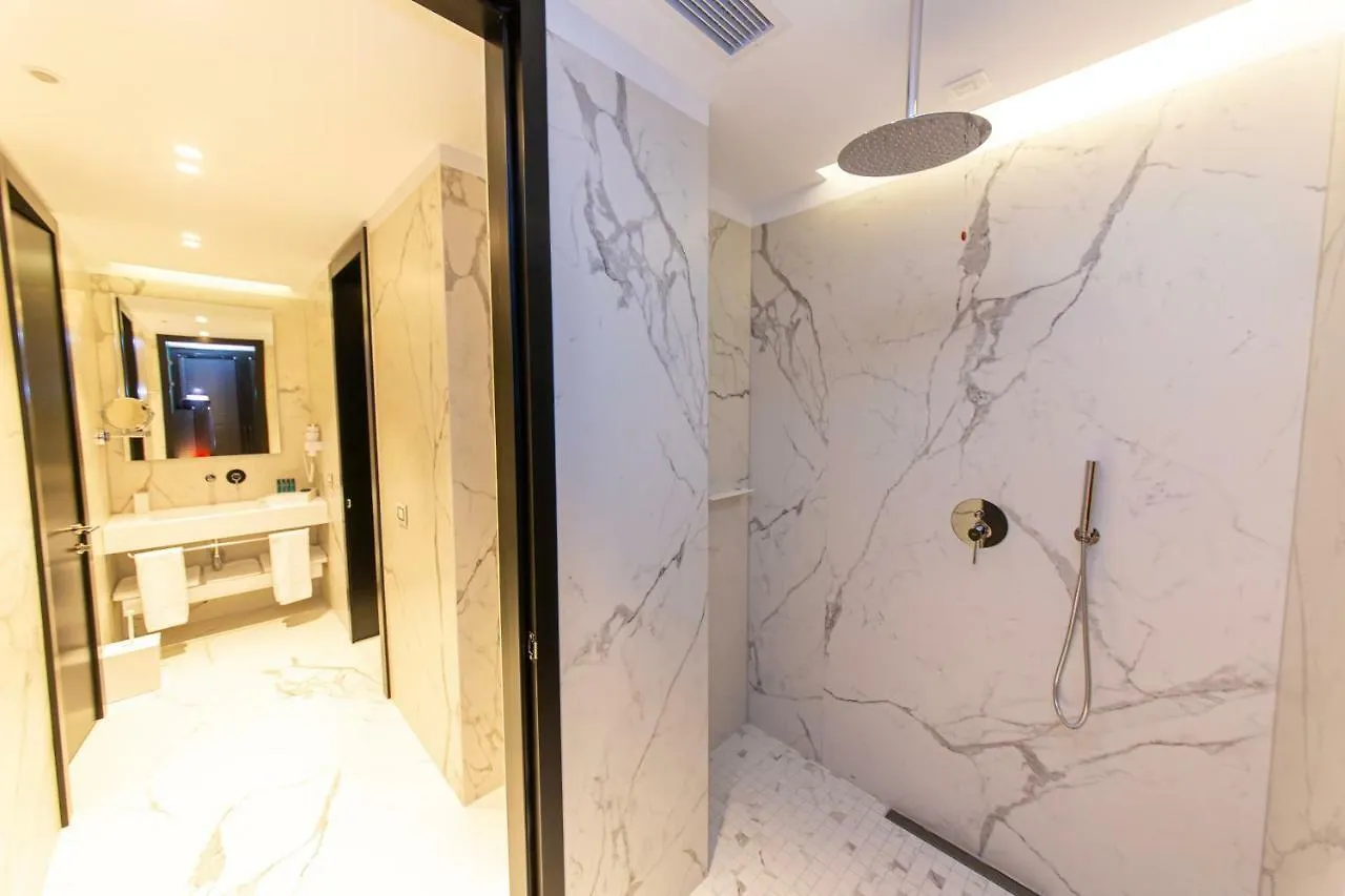 Hotel Unik Selitë e Vogël 4*,