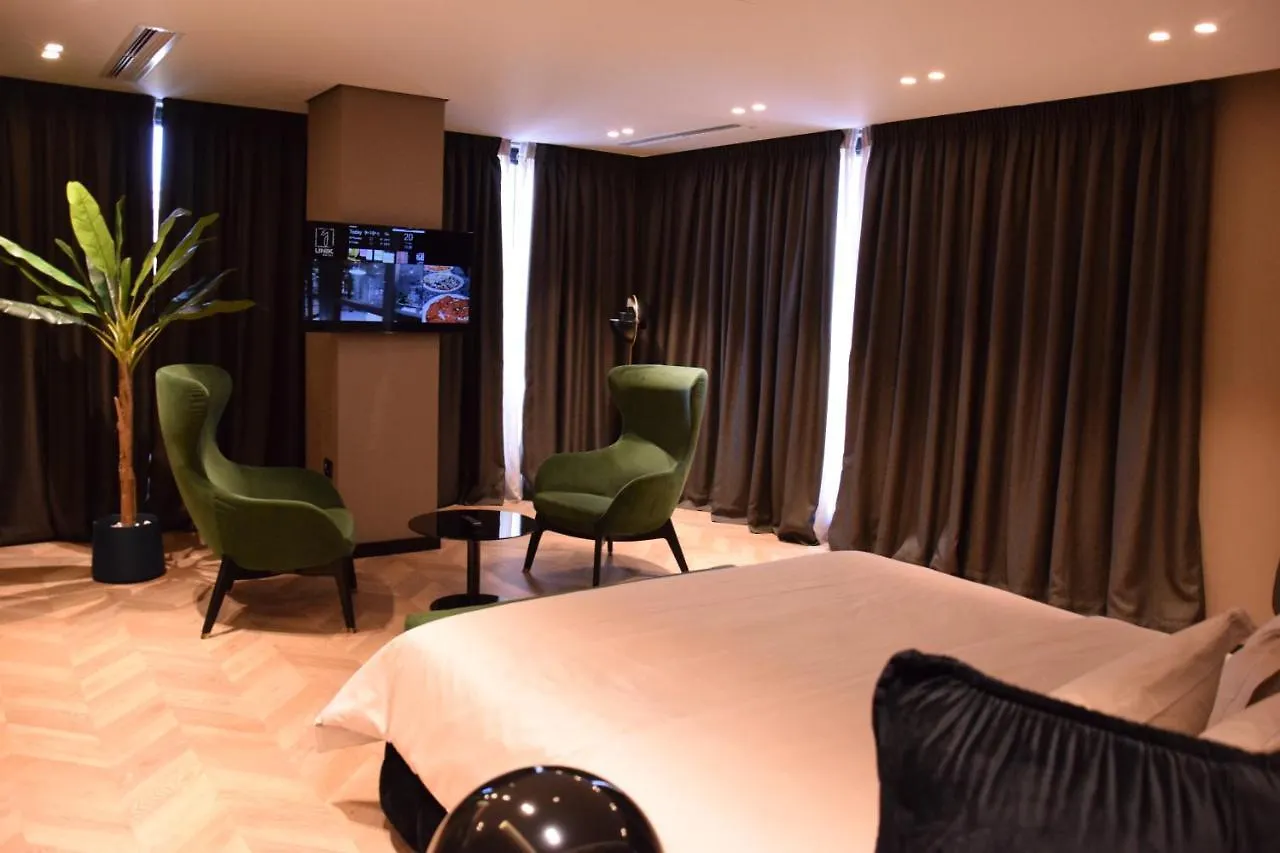 Hotel Unik Selitë e Vogël 4*,