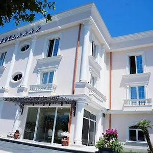 Hotel Eiffel, Yrsheku