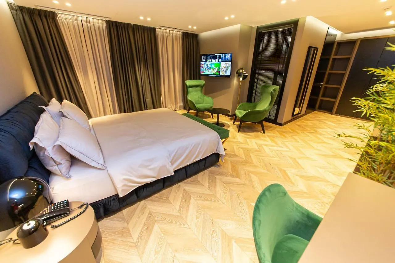 Hotel Unik Selitë e Vogël 4*,